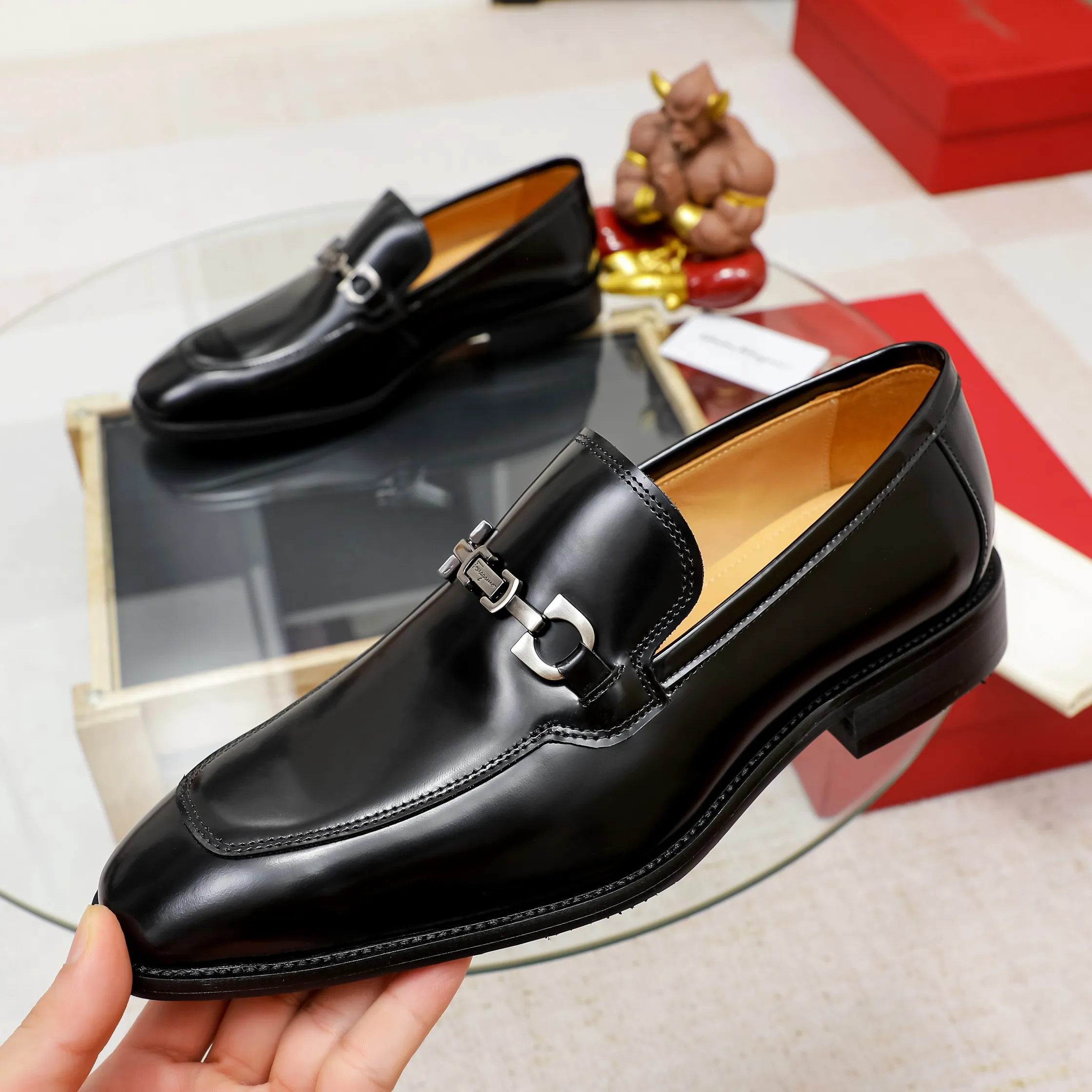 Men's shoes💰460🕷🕷[Ferragamo] Ferragamo's top men's business leather shoes💯Original copy of the official website, the upper is made of imported official website 1:1 material🍁Italian embossed cowhide🇮🇹Imported water-dyed leather lining. It’s definitely not made with ordinary craftsmanship, it’s the model used by celebrities! The factory’s craftsmanship is designed to create the most perfect shoes for trendy men! Code number 38-44 (45.46 customized) 3 colors, large quantities in stock
